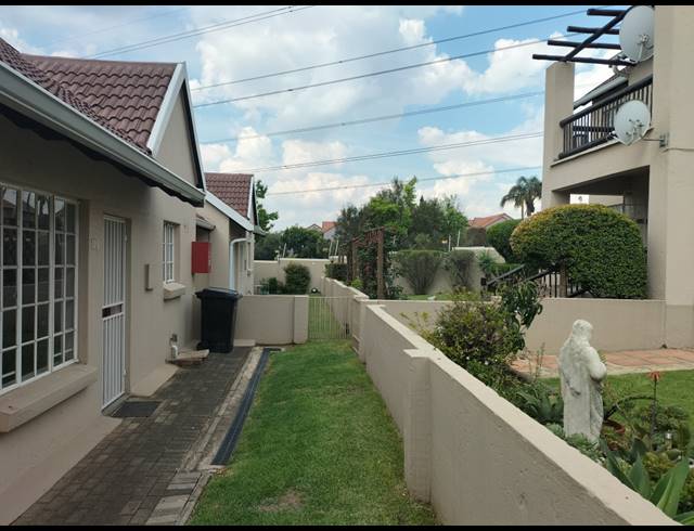 2 BEDROOM TOWNHOUSE FOR SALE IN EDEN GLEN